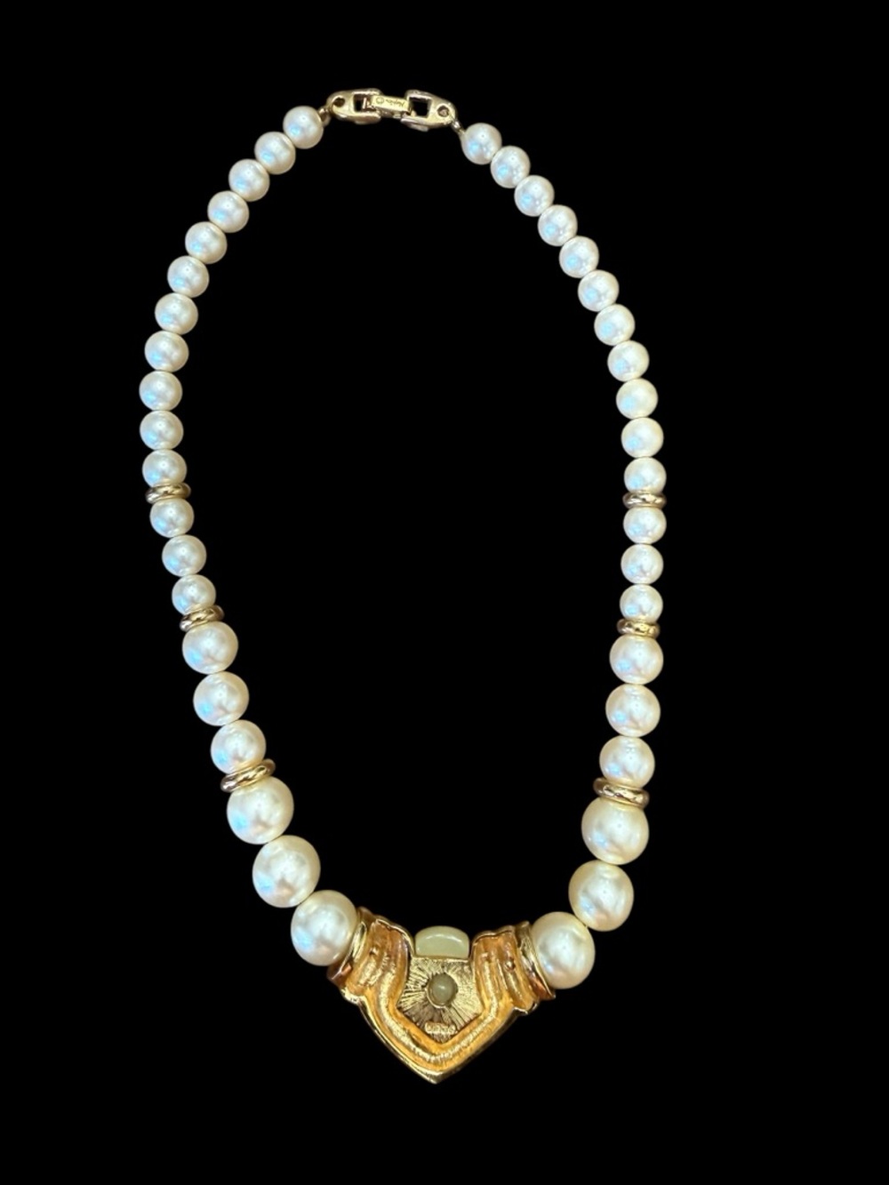Vintage 1980s simulated pearl necklace by Napier